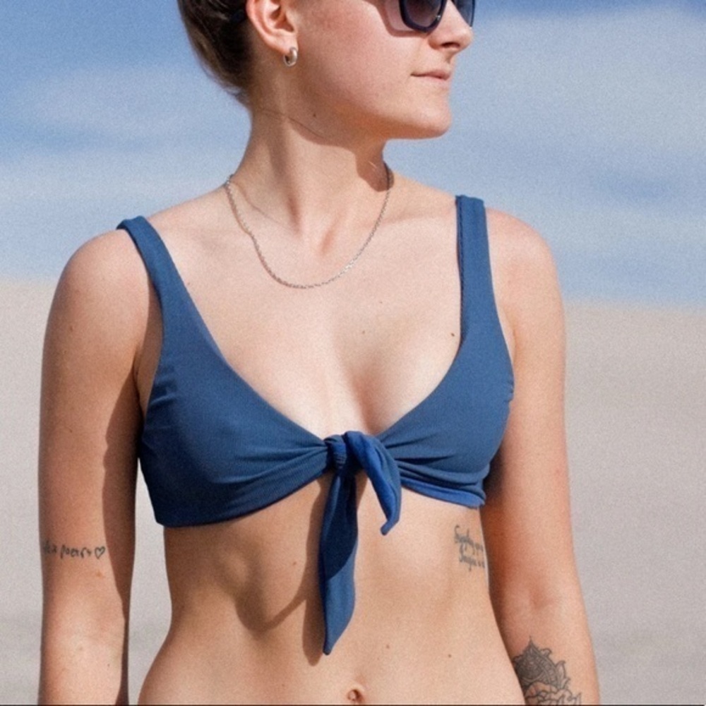Leona Swim sea blue ribbed bikini top NWT size M